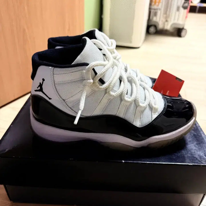[BUNJANG] Jordan 11 Concord Sneakers / 조던11 콩코드 255