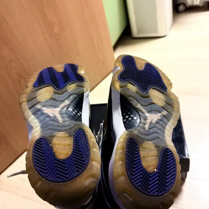 [BUNJANG] Jordan 11 Concord Sneakers / 조던11 콩코드 255