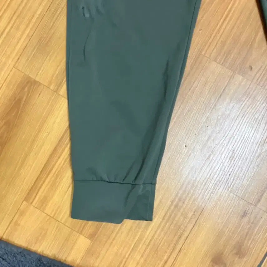 [BUNJANG] Uniqlo Jogger Pants (Dark Khaki) - Size M / 유니클로 조거팬츠 M