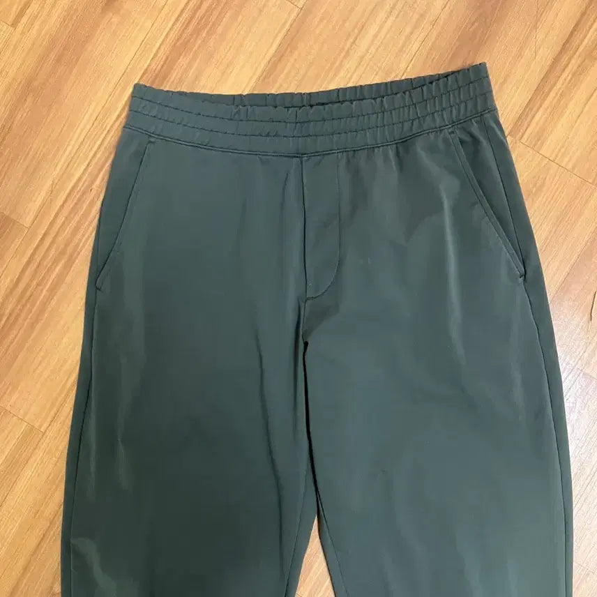 [BUNJANG] Uniqlo Jogger Pants (Dark Khaki) - Size M / 유니클로 조거팬츠 M