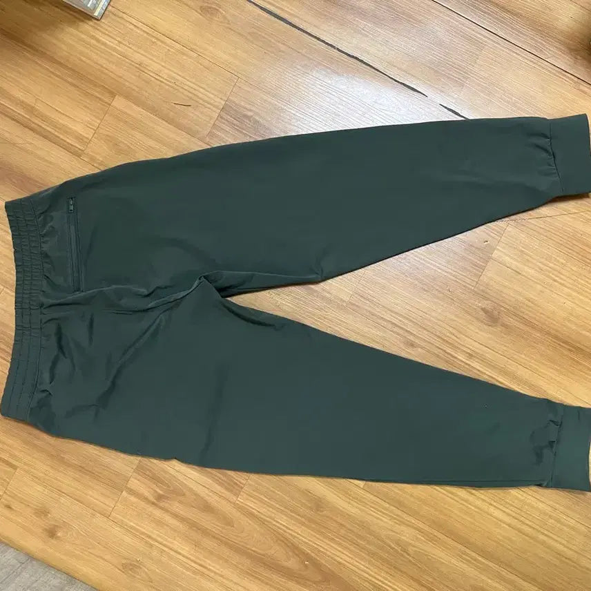 [BUNJANG] Uniqlo Jogger Pants (Dark Khaki) - Size M / 유니클로 조거팬츠 M