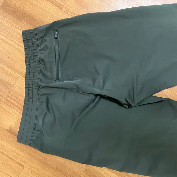 [BUNJANG] Uniqlo Jogger Pants (Dark Khaki) - Size M / 유니클로 조거팬츠 M