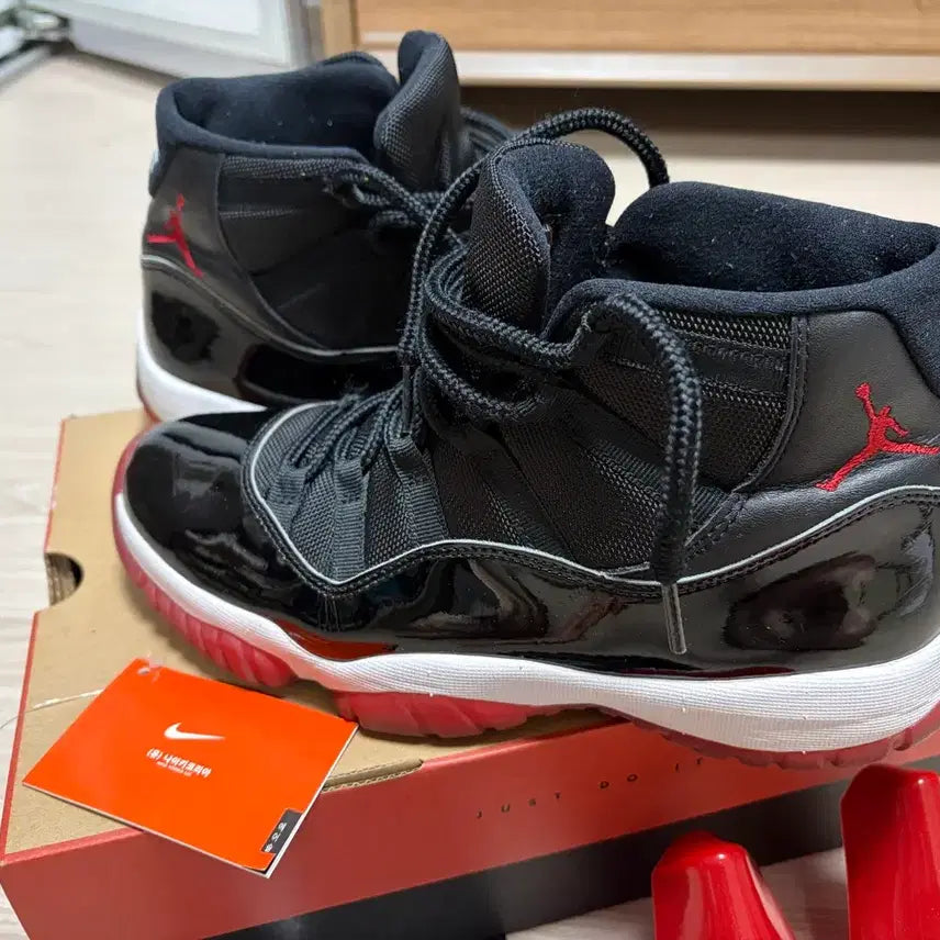 [BUNJANG] Nike Air Jordan 11 Bred Mid 2019 Sneakers / 조던11 브레드 미드 2019 265 사이즈