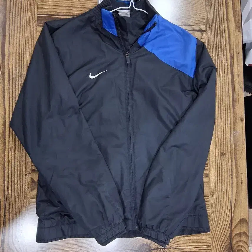 [BUNJANG] Nike Black/Blue Windbreaker Jacket (Size S) / 나이키 블랙/블루 바람막이 자켓(S사이즈)
