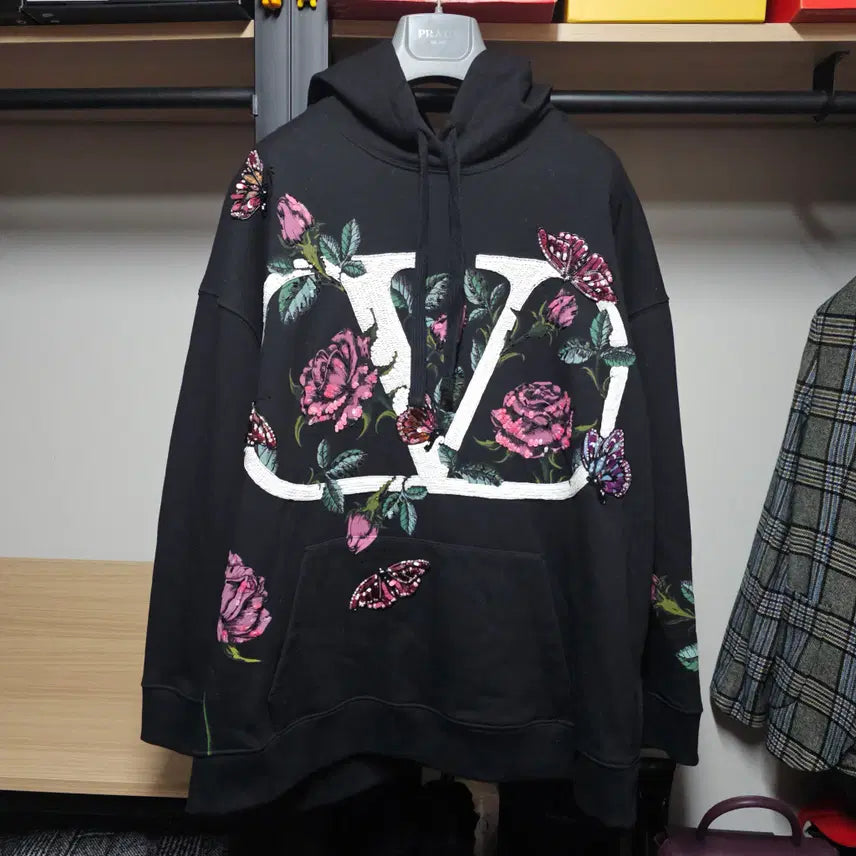 [BUNJANG] Valentino V Logo Sequin and Bead Embellished Oversized Hoodie / 발렌티노 블랙 V로고 스팽글+비즈장식 오버사이즈 여성 후드풀오버 100