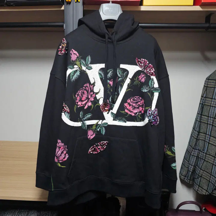 [BUNJANG] Valentino V Logo Sequin and Bead Embellished Oversized Hoodie / 발렌티노 블랙 V로고 스팽글+비즈장식 오버사이즈 여성 후드풀오버 100