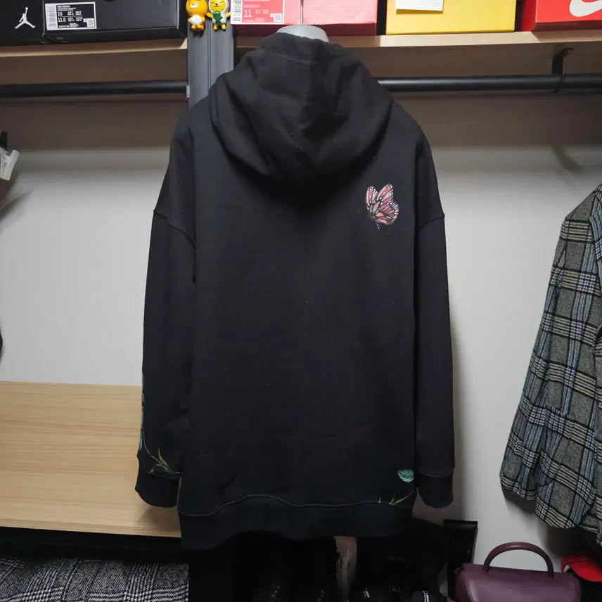 [BUNJANG] Valentino V Logo Sequin and Bead Embellished Oversized Hoodie / 발렌티노 블랙 V로고 스팽글+비즈장식 오버사이즈 여성 후드풀오버 100