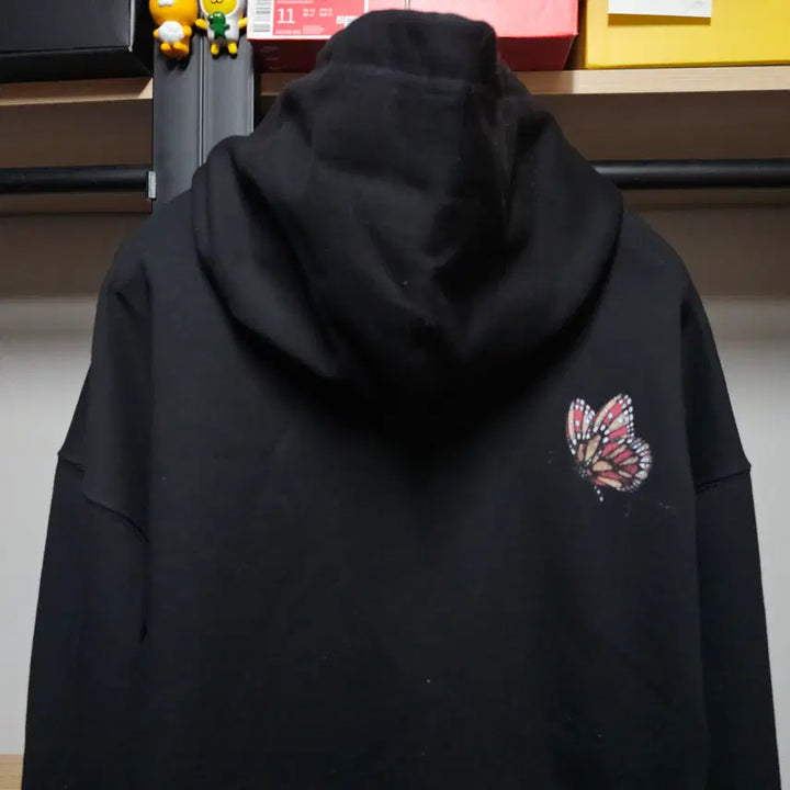 [BUNJANG] Valentino V Logo Sequin and Bead Embellished Oversized Hoodie / 발렌티노 블랙 V로고 스팽글+비즈장식 오버사이즈 여성 후드풀오버 100