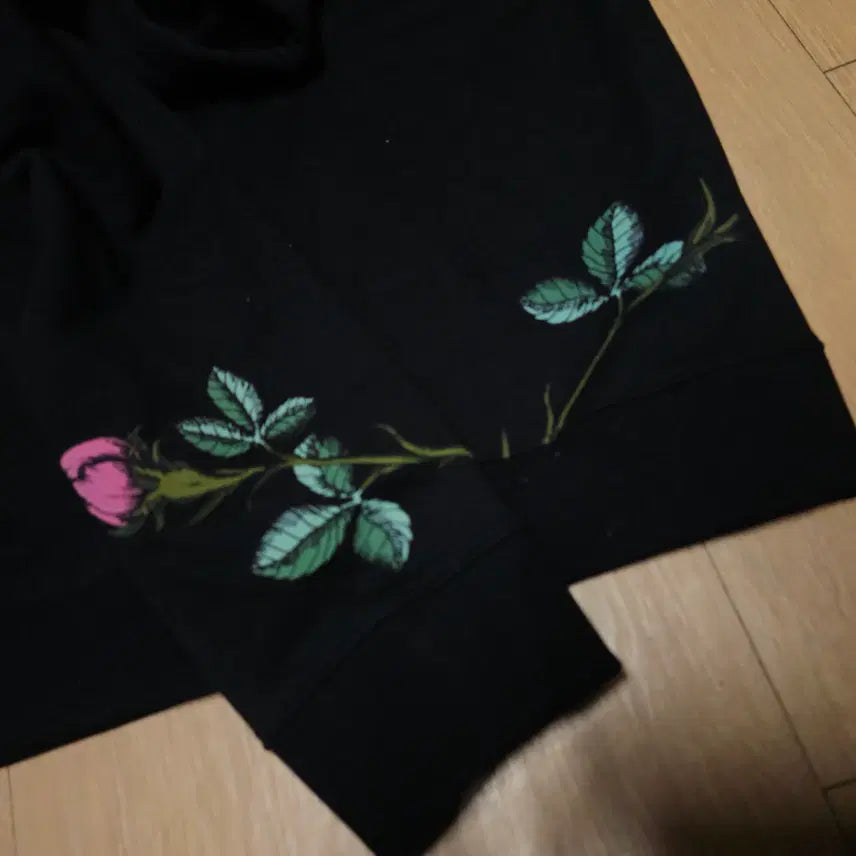 [BUNJANG] Valentino V Logo Sequin and Bead Embellished Oversized Hoodie / 발렌티노 블랙 V로고 스팽글+비즈장식 오버사이즈 여성 후드풀오버 100