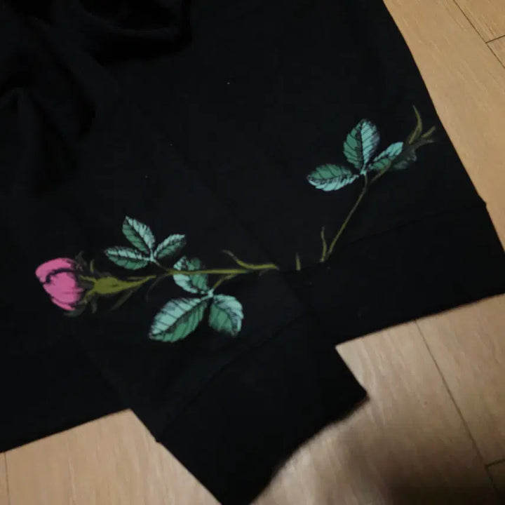[BUNJANG] Valentino V Logo Sequin and Bead Embellished Oversized Hoodie / 발렌티노 블랙 V로고 스팽글+비즈장식 오버사이즈 여성 후드풀오버 100
