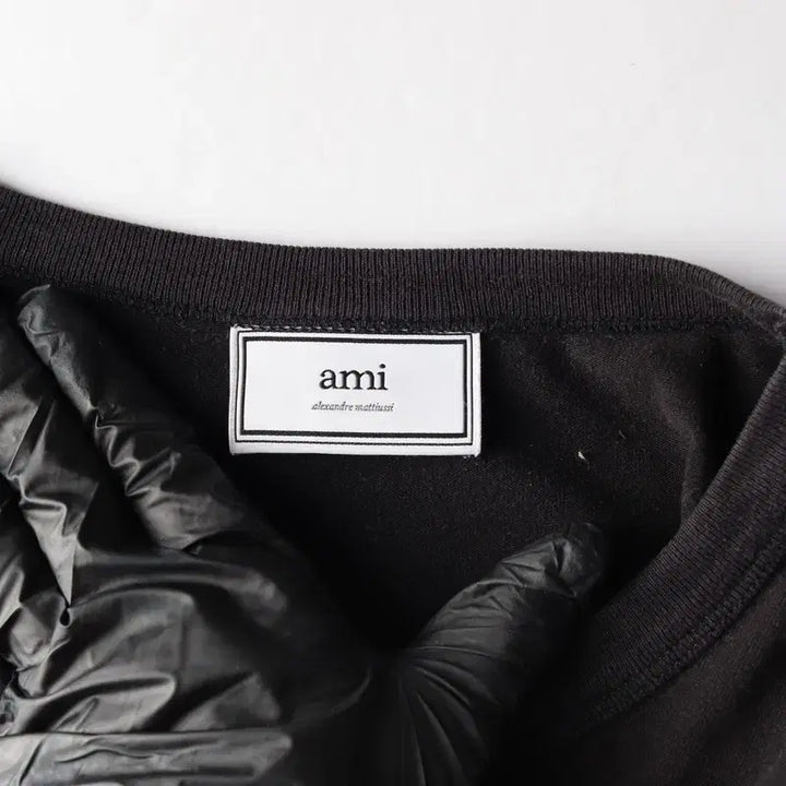 [SOLD OUT] AMI 아미 스몰 하트 로고 오가닉 코튼 반팔 티셔츠