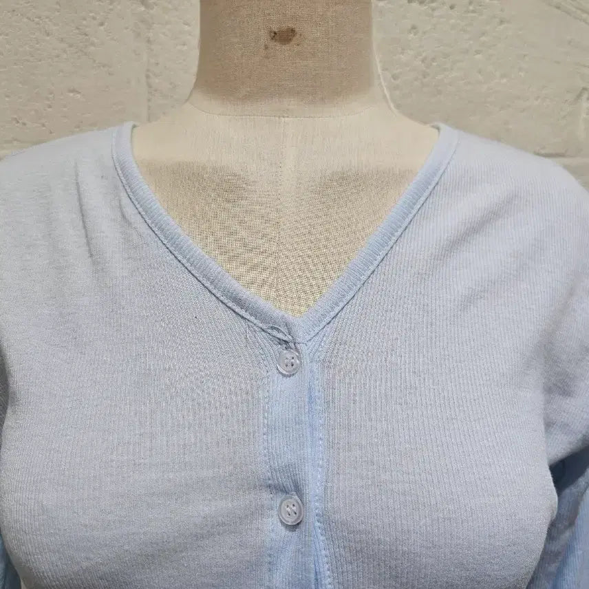 [BUNJANG] Soft Crop Button Cardigan - Sky Blue / 부드러운 크롭 단추 가디건 긴팔- 하늘색
