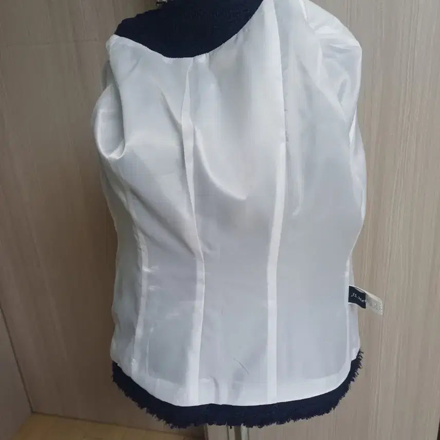 [BUNJANG] Tweed Gold Chain Embellished Jacket / 트위드 금장 체인 장식 자켓
