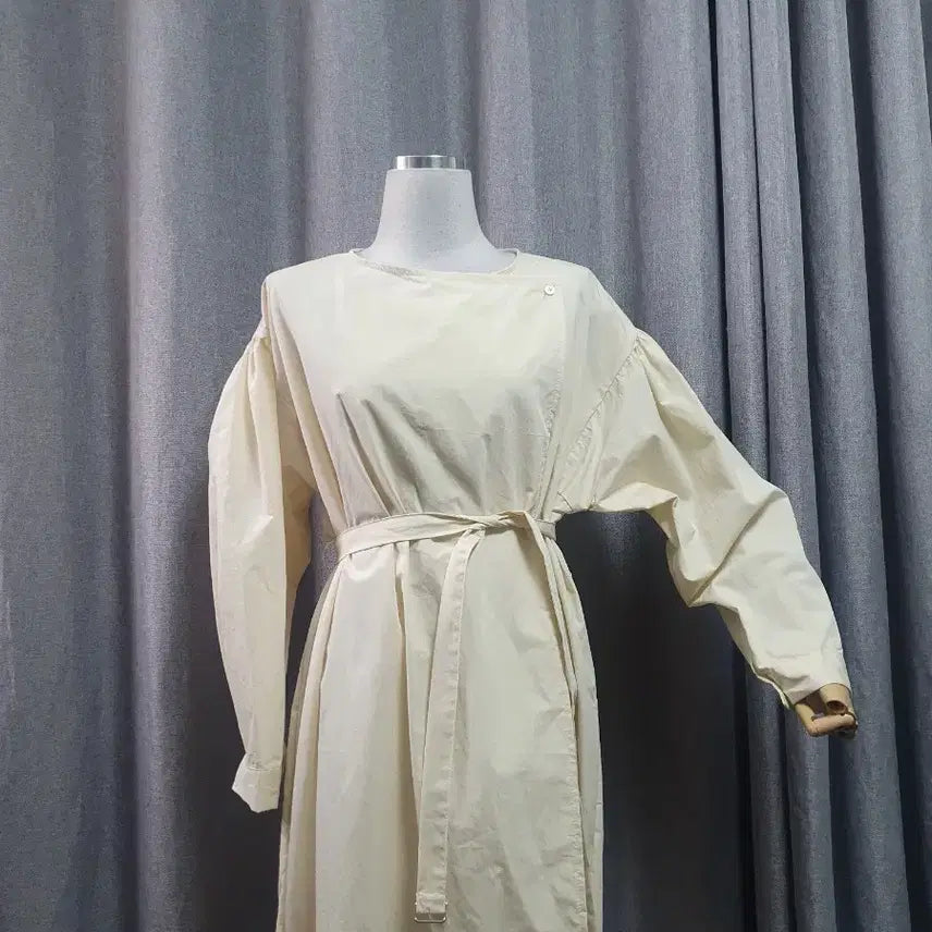 [BUNJANG] Cream Avant Maxi Dress / 크림 아방 바스락 맥시원피스