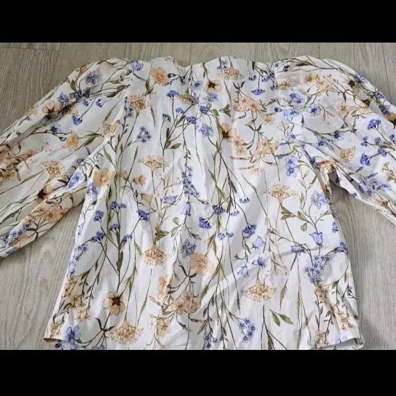 [BUNJANG] H&amp;M Floral Puff Sleeve Blouse / H&amp;M 플라워 퍼프소매블라우스