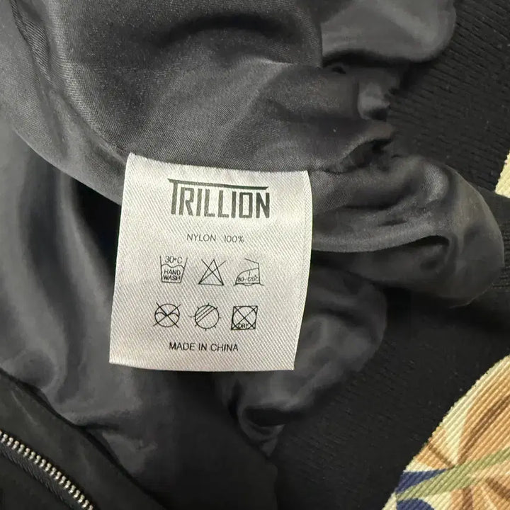 [BUNJANG] TRILLION 2-Way Zipper Point Jacket (Black) / (L)트릴리온 TRILLION 지퍼 포인트 자켓(블랙,2WAY지퍼)
