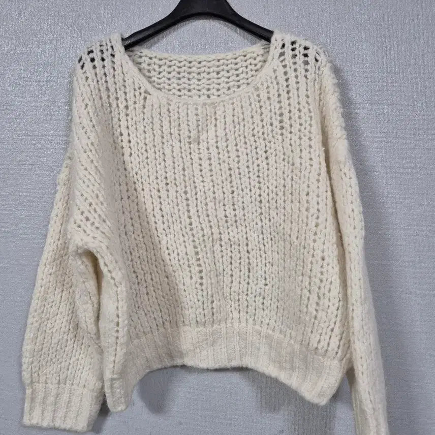 [BUNJANG] Loose Fit Crop V-Neck Knit Top / 루즈핏 크롭 브이넥 니트티 프리