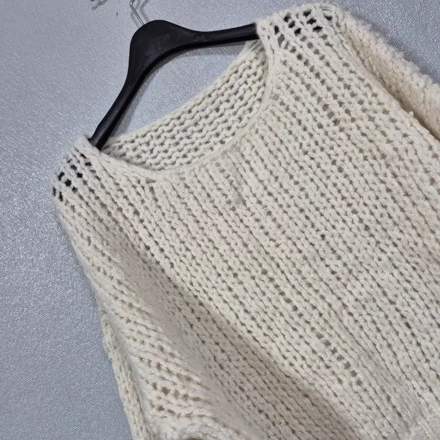 [BUNJANG] Loose Fit Crop V-Neck Knit Top / 루즈핏 크롭 브이넥 니트티 프리