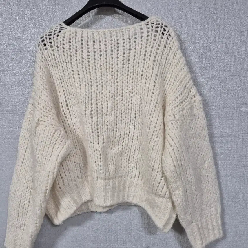 [BUNJANG] Loose Fit Crop V-Neck Knit Top / 루즈핏 크롭 브이넥 니트티 프리