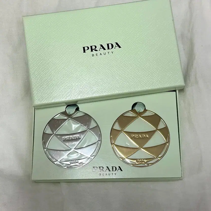 [BUNJANG] Prada Beauty Ornament / 프라다 뷰티 오너먼트