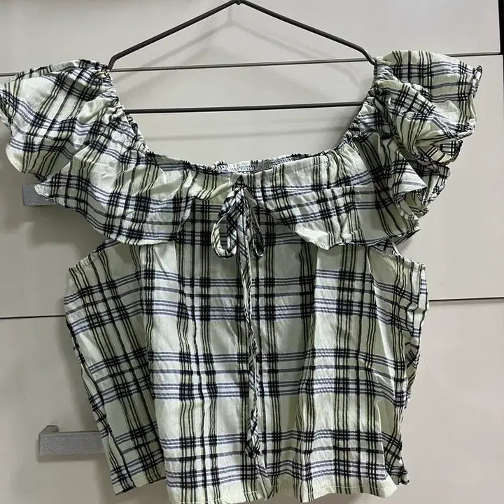 [BUNJANG] Off-Shoulder Ruffle Crop Top / 체크 오프숄더 블라우스 셔링 크롭탑