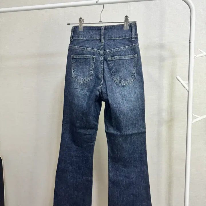 [BUNJANG] High-Waist Bootcut Denim Pants / 새상품 하이웨스트 투버튼 연청 부츠컷 데님 팬츠s