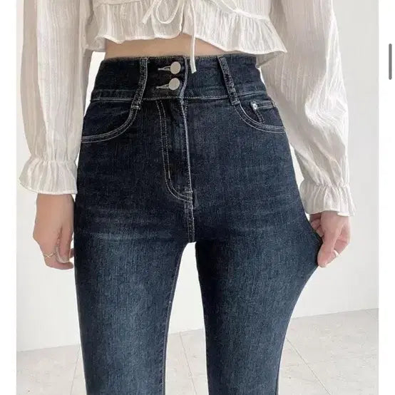 [BUNJANG] High-Waist Bootcut Denim Pants / 새상품 하이웨스트 투버튼 연청 부츠컷 데님 팬츠s