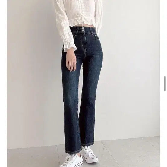 [BUNJANG] High-Waist Bootcut Denim Pants / 새상품 하이웨스트 투버튼 연청 부츠컷 데님 팬츠s