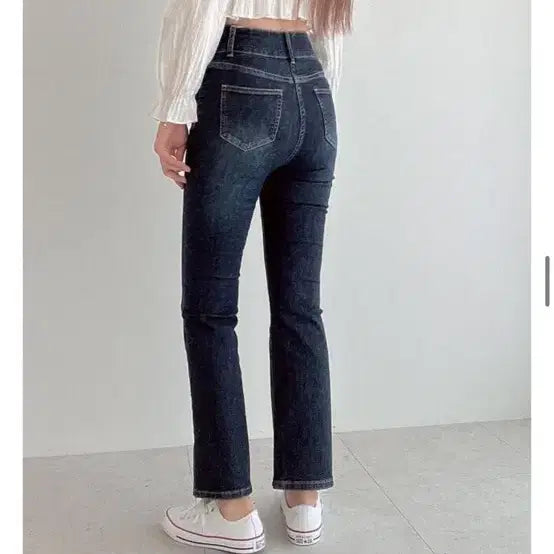 [BUNJANG] High-Waist Bootcut Denim Pants / 새상품 하이웨스트 투버튼 연청 부츠컷 데님 팬츠s