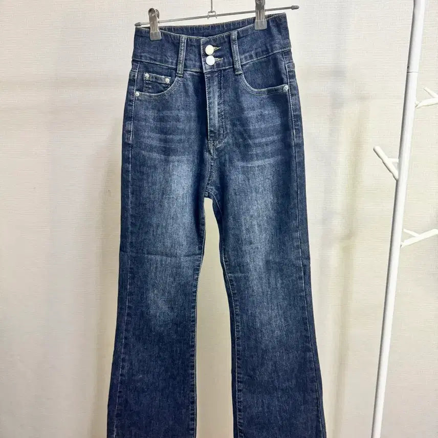 [BUNJANG] High-Waist Bootcut Denim Pants / 새상품 하이웨스트 투버튼 연청 부츠컷 데님 팬츠s