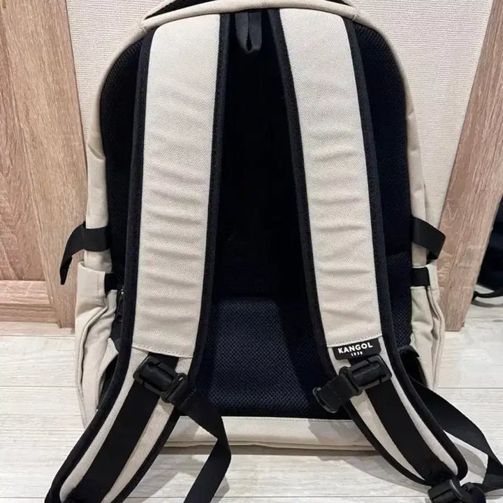[SOLD OUT] 캉골 책가방 판매합니다 공용 에픽 플래쉬 백팩 1425 에크루