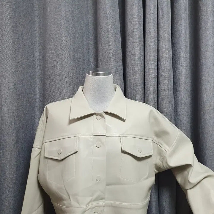 [BUNJANG] Ivory Eco-Leather Crop Jacket / 아이보리 에코레더 크롭자켓