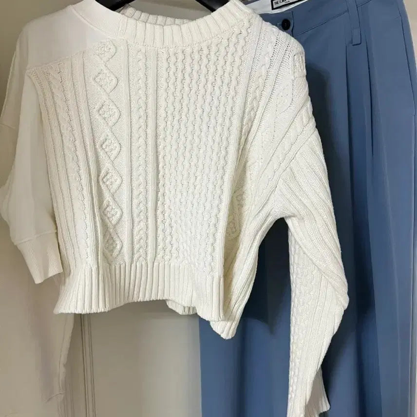 [BUNJANG] The Ilma Cable Knit Crop Top / 더일마( the ilma) 크롭 니트