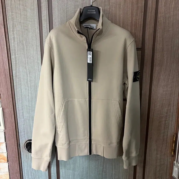 [SOLD OUT] 새상품(S)스톤아일랜드 와펜 패치 하이넥 집업 베이지