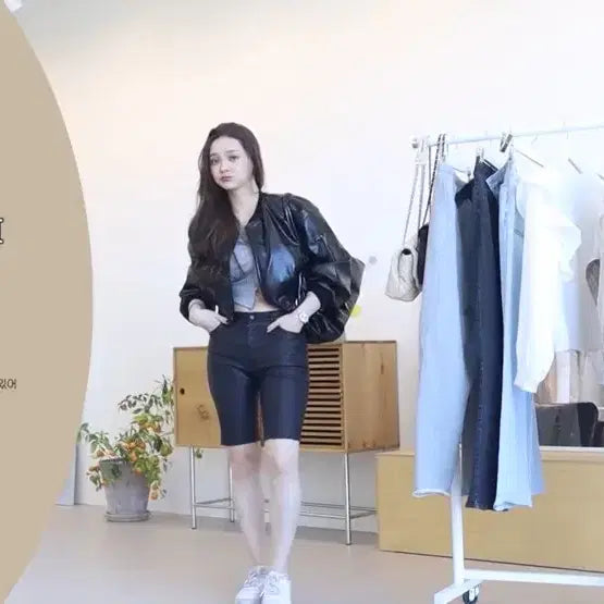 [BUNJANG] Mijeme Black Leather Crop Jacket / 미젬므 자체제작 블랙 레더 크랙 어깨패드 크롭자켓
