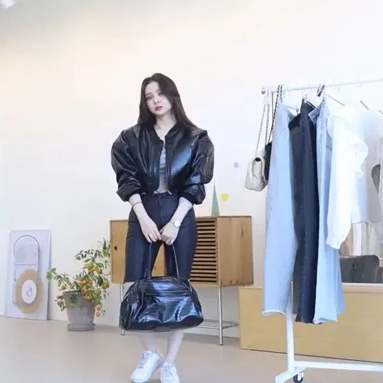 [BUNJANG] Mijeme Black Leather Crop Jacket / 미젬므 자체제작 블랙 레더 크랙 어깨패드 크롭자켓