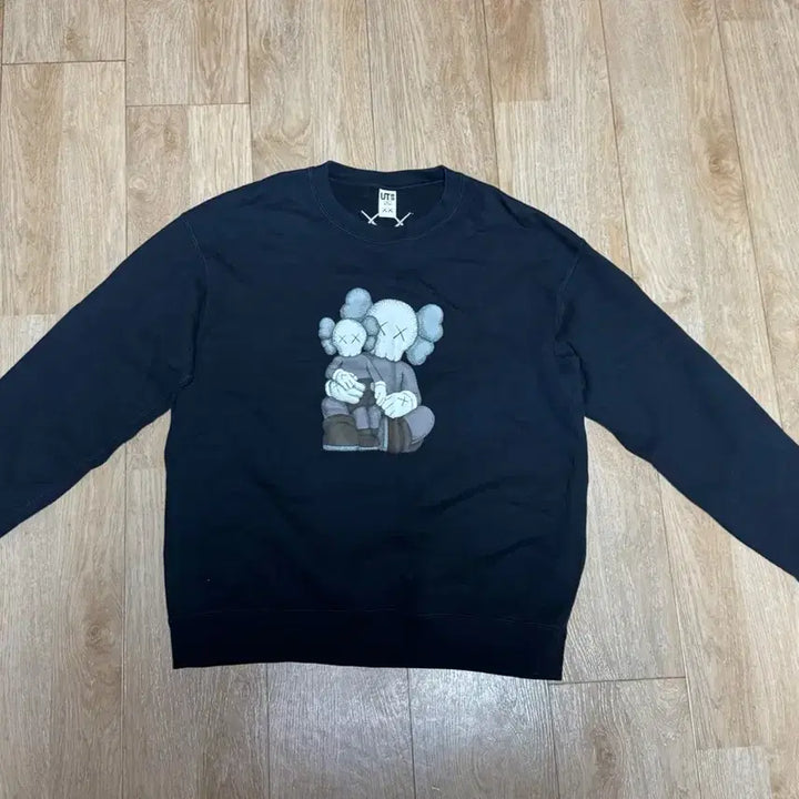 [BUNJANG] Uniqlo KAWS Collaboration Crewneck Sweatshirt / [XL] UT x KAWS 콜라보 유니클로 카우스 맨투맨