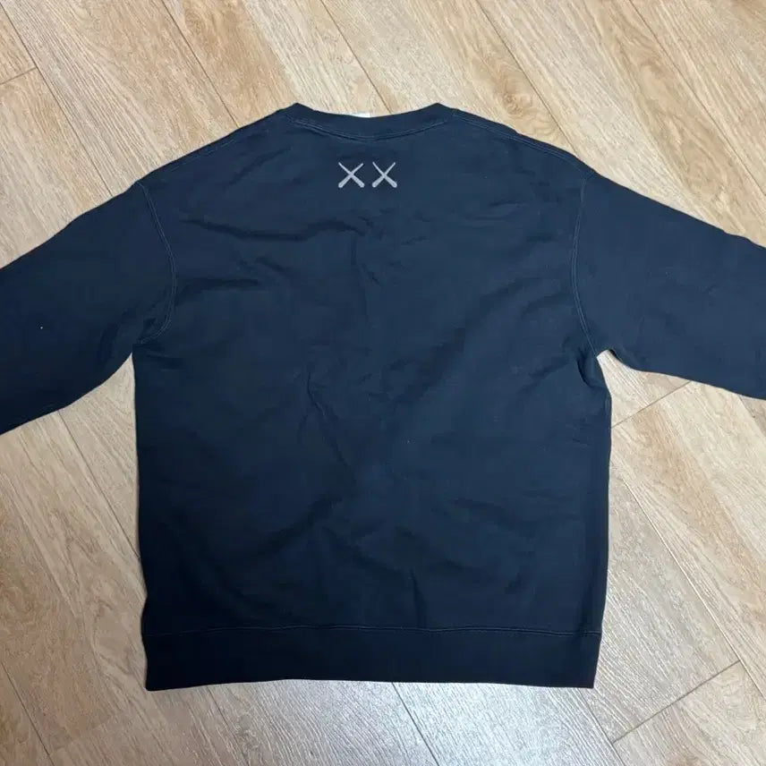 [BUNJANG] Uniqlo KAWS Collaboration Crewneck Sweatshirt / [XL] UT x KAWS 콜라보 유니클로 카우스 맨투맨