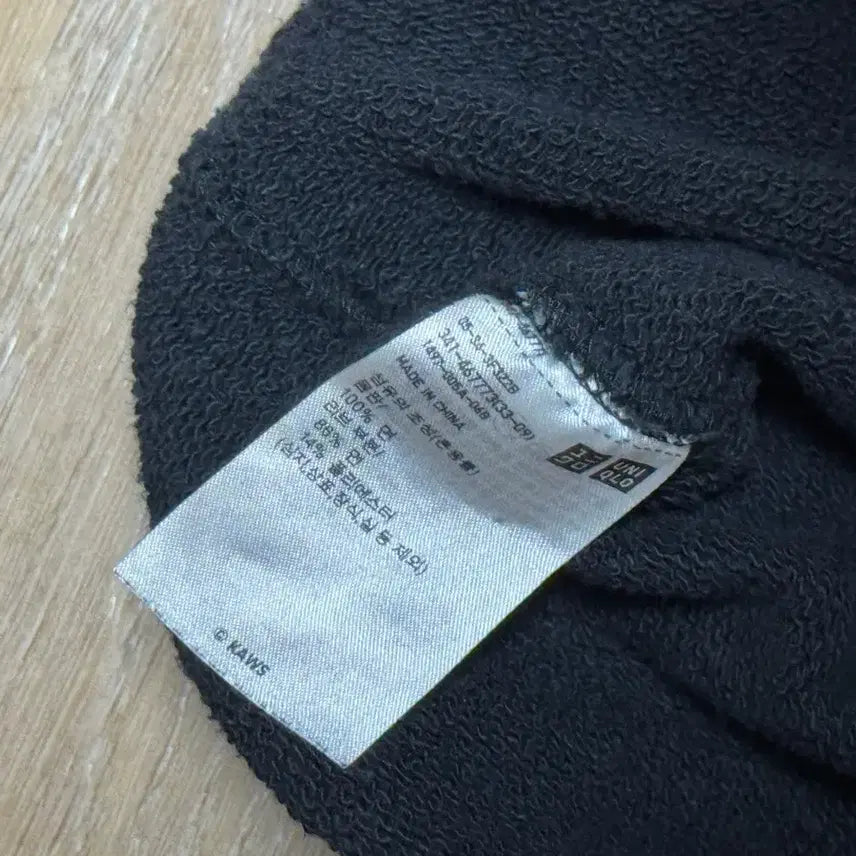 [BUNJANG] Uniqlo KAWS Collaboration Crewneck Sweatshirt / [XL] UT x KAWS 콜라보 유니클로 카우스 맨투맨
