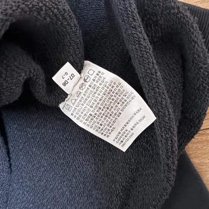 [BUNJANG] Uniqlo KAWS Collaboration Crewneck Sweatshirt / [XL] UT x KAWS 콜라보 유니클로 카우스 맨투맨