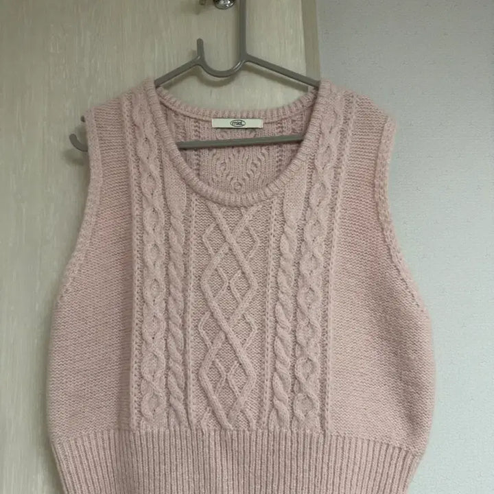 [BUNJANG] Miel Cable Knit Vest / 미엘 니트 베스트