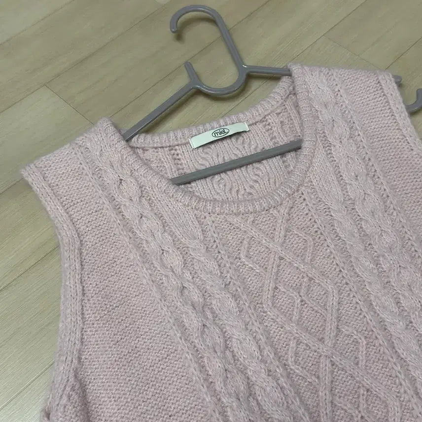[BUNJANG] Miel Cable Knit Vest / 미엘 니트 베스트