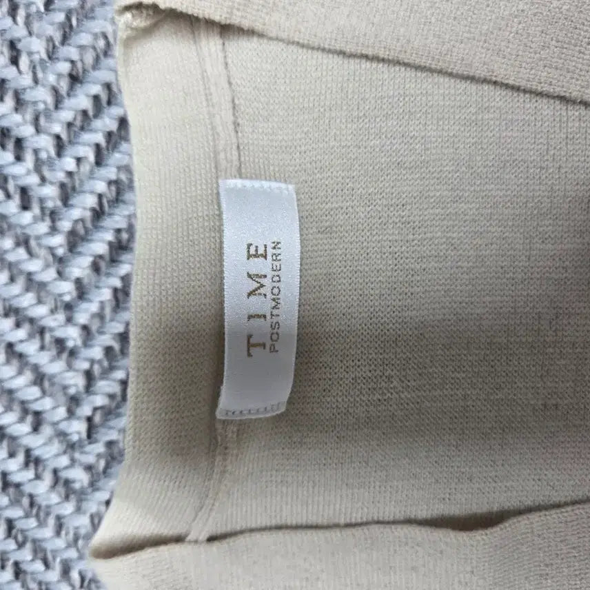 [BUNJANG] TIME Beige V-neck Knit Sweater / 한섬 TIME 베이지 브이넥 니트 / 고급 오피스룩 / 55~66