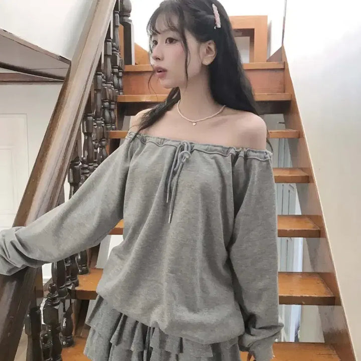 [BUNJANG] Cloud Emotion Off-Ribbon Off-Shoulder Sweatshirt / 클라우드이모션 벨스 off-ribbon 오프숄더 맨투맨