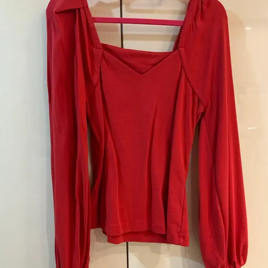 [BUNJANG] Topdressing Red V-Neck Balloon Long Sleeve T-Shirt / 탑드레싱 레드 브이넥 벌룬 긴팔 티셔츠