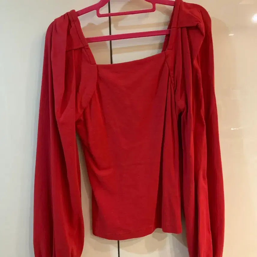 [BUNJANG] Topdressing Red V-Neck Balloon Long Sleeve T-Shirt / 탑드레싱 레드 브이넥 벌룬 긴팔 티셔츠