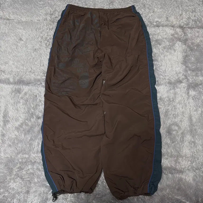[BUNJANG] L Cachette Jinggle World Track Pants Brown / [L] 테켓 징글 월드 트랙팬츠 브라운