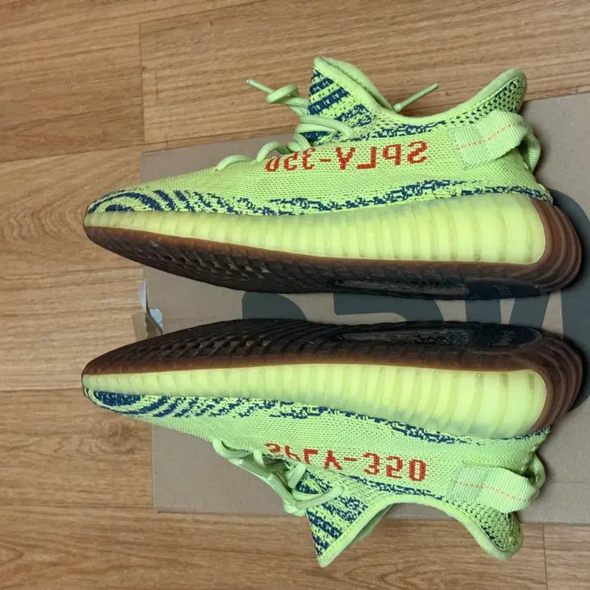 [BUNJANG] Adidas Yeezy Boost 350 V2 Frozen Yellow Sneakers / [275]아디다스 이지부스트 350 v2 프로즌 옐로우
