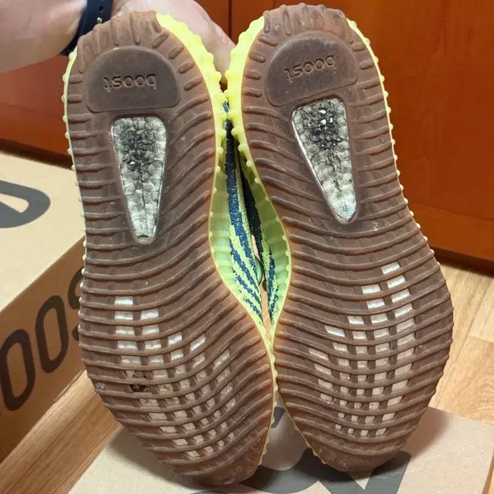 [BUNJANG] Adidas Yeezy Boost 350 V2 Frozen Yellow Sneakers / [275]아디다스 이지부스트 350 v2 프로즌 옐로우