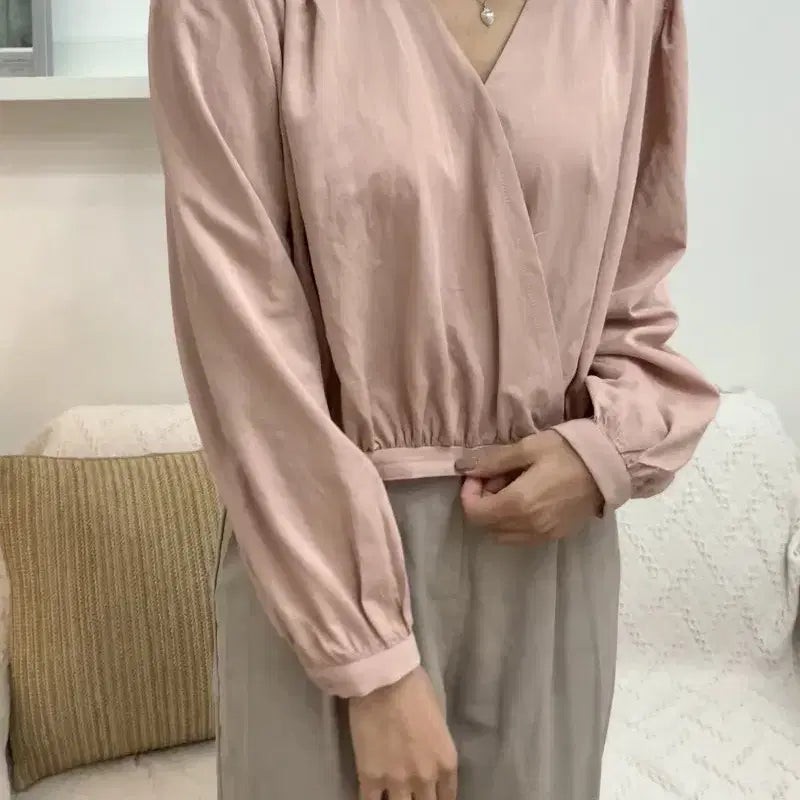[BUNJANG] Melounge Shirring Wrap Blouse - Pink / 피팅상품 도매가이하) 멜라운지 셔링 랩 블라우스 핑크